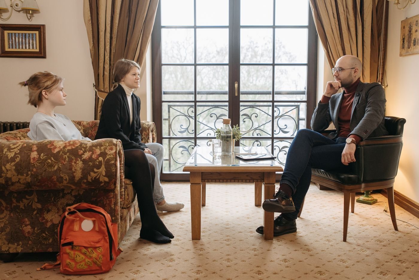 A family talking together with a therapist